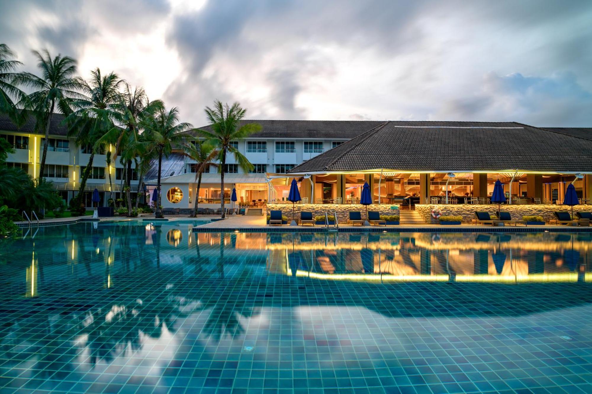 Nh Boat Lagoon Phuket Resort Exteriör bild