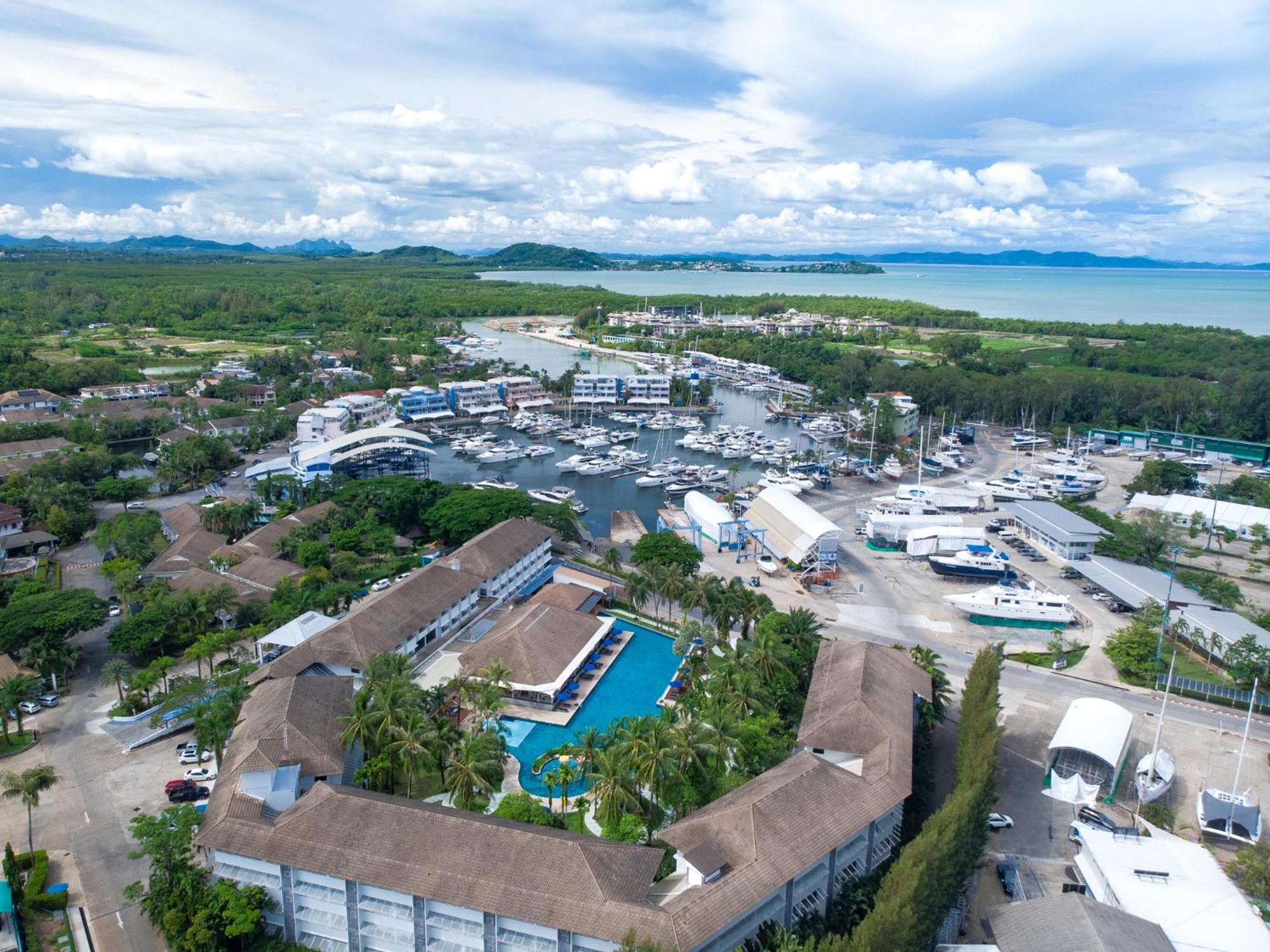 Nh Boat Lagoon Phuket Resort Exteriör bild